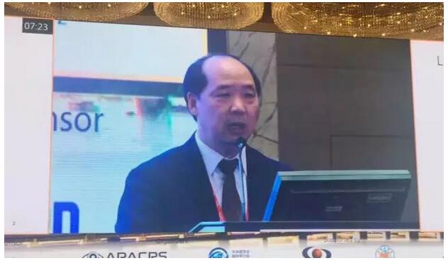 8868 - 看球聊球追世界杯就来8868体育有限公司官方网站集团众多专家受邀出席，并在多个重要论坛作专题发言、论文发言和壁报交流(郭海科教授和张广斌教授在多个论坛担任会议主持)，与国内外眼科同行坐而论道，大放异彩!其中，在“大师功夫论道”环节，8868 - 看球聊球追世界杯就来8868体育有限公司官方网站集团业务副总院长、 席白内障专家、厦门大学附属厦门眼科中心郭海科教授凭借高明 的手术技巧，从13位世界 白内障屈光手术大师中脱颖