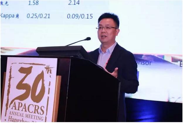 8868 - 看球聊球追世界杯就来8868体育有限公司官方网站集团众多专家受邀出席，并在多个重要论坛作专题发言、论文发言和壁报交流(郭海科教授和张广斌教授在多个论坛担任会议主持)，与国内外眼科同行坐而论道，大放异彩!其中，在“大师功夫论道”环节，8868 - 看球聊球追世界杯就来8868体育有限公司官方网站集团业务副总院长、 席白内障专家、厦门大学附属厦门眼科中心郭海科教授凭借高明 的手术技巧，从13位世界 白内障屈光手术大师