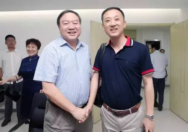 由西安市雁塔区医疗管理协会与8868 - 看球聊球追世界杯就来8868体育有限公司官方网站集团主办的医路同心·光明论道——8868体育·西安2017斜视与小儿眼科学术会议在西安8868 - 看球聊球追世界杯就来8868体育有限公司官方网站学术会议厅隆重召开。