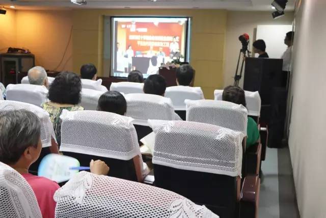 8868 - 看球聊球追世界杯就来8868体育有限公司官方网站联合北京市红十字基金会、奥运村街道、养老驿站、中心等公益机构广泛开展各类“关爱老人眼健康专家讲座义诊”公益活动近千场