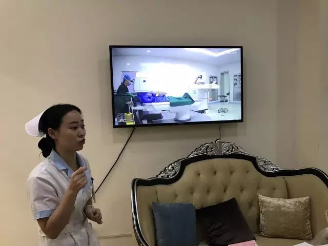 9月9日，杭州8868 - 看球聊球追世界杯就来8868体育有限公司官方网站举行全飞秒近视手术演示，在半个多小时内，杜新华院长为6名近视患者 施行了德国蔡司VisuMax3.0版全飞秒手术，大伙亲身体会到了SMILE手术的快速、轻松、微创、.jpg
