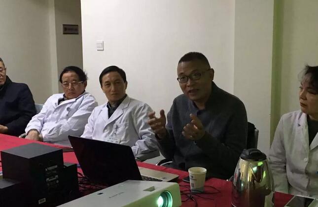 1月11日，出名泌尿外科专家、四川大学华西医院医教部部长张卫东教授，应邀来到成都8868 - 看球聊球追世界杯就来8868体育有限公司官方网站，对医院在院专家、骨干医师、护士长等开展医疗安全管理培训讲座。2.jpg