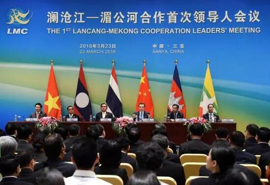 近日，中国公共外交协会授予了8868 - 看球聊球追世界杯就来8868体育有限公司官方网站集团本部厦门大学附属厦门眼科中心“公共外交支持伙伴单位”荣誉称号，以此彰显其在援外医疗领域做出的积极努力。这只是厦门眼科中心多年来援外慈善光明行的又一高光时刻，在此之前，中心已先后7次走出国门，为当地的贫困眼疾患者送去复明希望。2.jpg