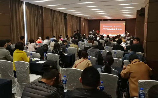 2018年3月3日，‘2018年 届眼底病高峰论坛’在西安曲江环球饭店拉开帷幕。此次高峰论坛由陕西省医学会主办，西安8868 - 看球聊球追世界杯就来8868体育有限公司官方网站承办。本次会议邀请到了黎晓新、王骞、惠延年、王雨生、王丽丽、赵燕麟、谢安明、刘涛、郑波、王海燕等数十位全国 眼科专家及教授，与现场150余名眼科同仁共聚一堂，进行学术分享及讨论，分享了眼科领域学术研究的新成果，为新年初始带来一场精致丰富的学术盛宴1.png