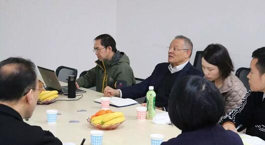在3月28日法国依视路集团2.5新视代全球副总裁白方华先生一行人访问重庆8868 - 看球聊球追世界杯就来8868体育有限公司官方网站时，重庆8868 - 看球聊球追世界杯就来8868体育有限公司官方网站总经理张庭胜热情接待依视路集团贵宾一行。本次交流的目的：重庆8868体育和依视路“2.5新视代爱眼大使”健康公益项目希望能一起帮助视力帮助老百姓进行视力 ，提*生活质量，传播爱眼护眼的知识、宣传眼镜对视力 的作用、让更多的人尤其是需要帮助的人群能开始关注呵护自己的眼睛2.jpg
