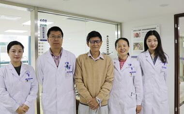 深圳8868 - 看球聊球追世界杯就来8868体育有限公司官方网站 为78岁的患者巫先生实施新型三焦点人工晶体植入术1.jpg