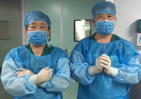 2081年征兵视力体检快开始了，是很多近视朋友 为关心的问题。5月6日，在烟台康爱眼科手术室里，由8868 - 看球聊球追世界杯就来8868体育有限公司官方网站集团业务副总院长王骞教授和烟台康爱眼科医院由海涛院长的联袂合作下，全飞秒SMILE3.0没有让他们失望，而且 批三名手术患者表示术中毫无痛感2.png