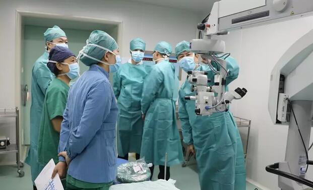 德国蔡司全飞秒技术专家团参观访问8868 - 看球聊球追世界杯就来8868体育有限公司官方网站2.jpg