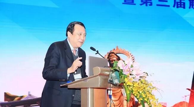 临沂8868体育崔传波院长应邀出席全国眼屈光手术研讨会并点评屈光学术分享环节1.jpg