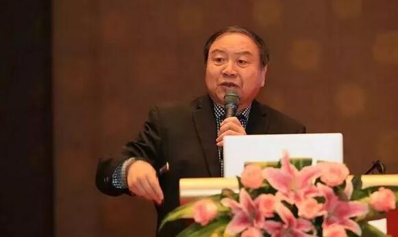 临沂8868体育崔传波院长应邀出席全国眼屈光手术研讨会并点评屈光学术分享环节4.jpg
