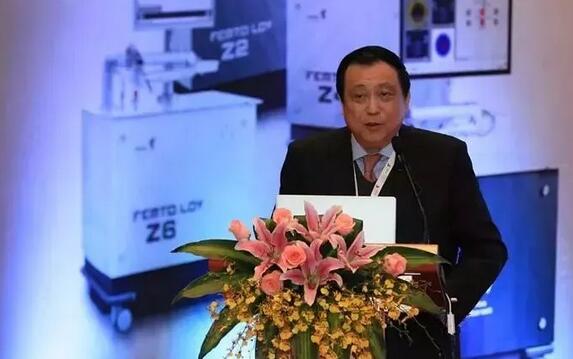 临沂8868体育崔传波院长应邀出席全国眼屈光手术研讨会并点评屈光学术分享环节5.jpg