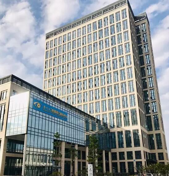 厦门市湖里区四套班子走进厦门大学附属厦门眼科中心五缘院区调研4.jpg