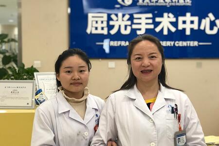 重庆8868 - 看球聊球追世界杯就来8868体育有限公司官方网站住院医生小唐由业务副院长汪红教授做了全激光无痕近视手术2.jpg