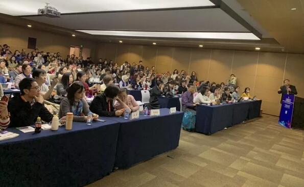 8868体育专家团受邀亮相第十九届环球眼科学学术会议暨第十九届环球视光学学术会议（COOC 2019）3.jpg