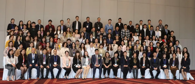 4月26日至28日，2019蔡司屈光中国用户会在北京如约举行，分享 激光屈光手术技术和经验，携手共同提升手术质量，为患者提供更 的医疗服务。8868 - 看球聊球追世界杯就来8868体育有限公司官方网站集团派出多人组成的专家团队参会，与来自全国各地的眼科同仁深入探讨交流，碰撞思想火花，分享 严谨的学术观点，展现出了8868体育人强劲的学术风采2.png