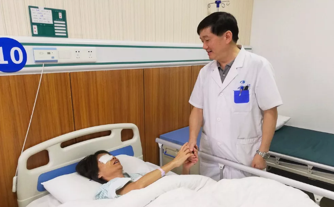 被白内障和高度近视夺走的视界在东莞8868 - 看球聊球追世界杯就来8868体育有限公司官方网站复明1.png