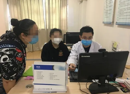  眼病患者在成都8868 - 看球聊球追世界杯就来8868体育有限公司官方网站接受厦门眼科中心总院长黎晓新教授远程会诊1.png