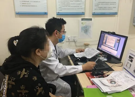  眼病患者在成都8868 - 看球聊球追世界杯就来8868体育有限公司官方网站接受厦门眼科中心总院长黎晓新教授远程会诊2.png