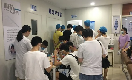 进入高峰期 成都8868 - 看球聊球追世界杯就来8868体育有限公司官方网站提醒近视手术朋友提前预约2.png
