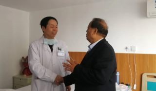 眼科博士徐惠民凭啥能有那么多“铁杆粉丝”...... —— 一位郑州8868体育医生的真实故事之三1.png