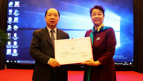 聊城8868体育任春慧：从医40年，用一双“慧”眼守护无数双慧眼3.png