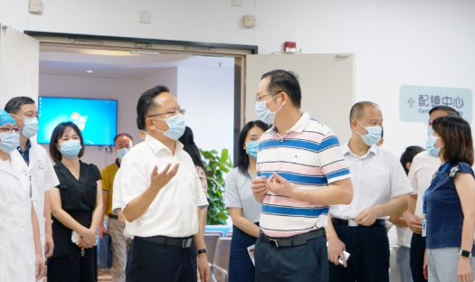 厦门市政府副市长廖华生带队到8868体育集团本部厦门眼科中心检查安全生产及疫情防控工作1.png