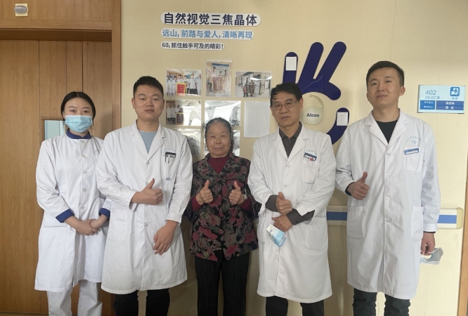 8868体育医生·医声霍鸣：有口皆【医生·医声】霍鸣：有口皆碑的“光明掌门人”碑的“光明掌门人”2.png