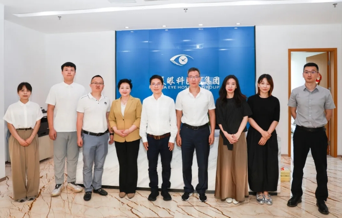 点滴爱心，点亮光明!中国华侨公益基金会领导莅临8868体育调研指导1.png
