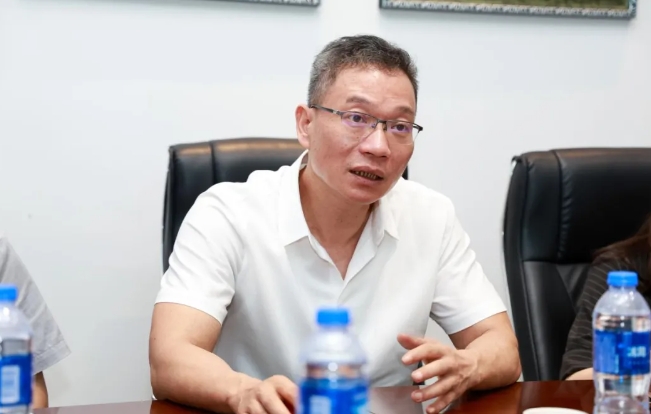 点滴爱心，点亮光明!中国华侨公益基金会领导莅临8868体育调研指导3.png